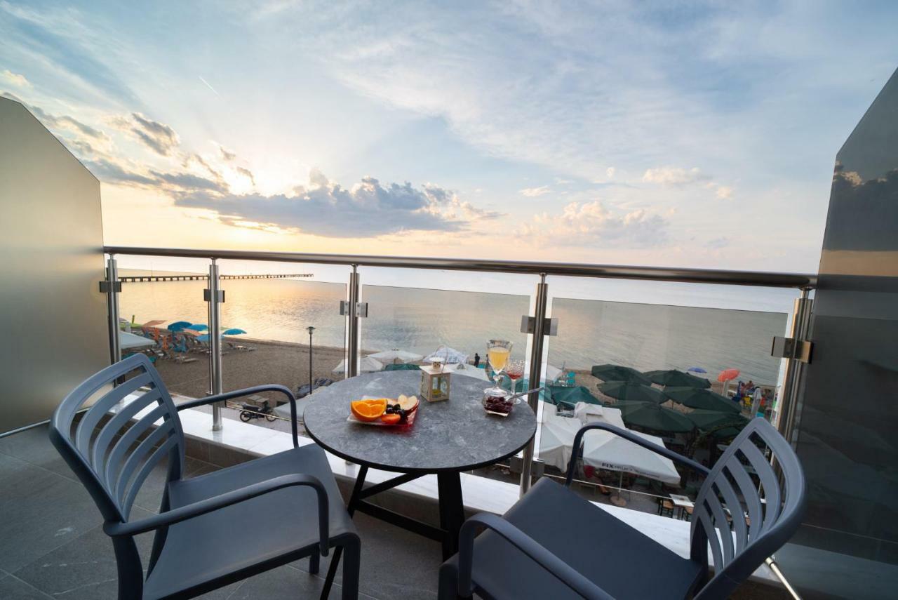 Apartamento Atlantis "Pleasure By The Sea" Peraía Exterior foto